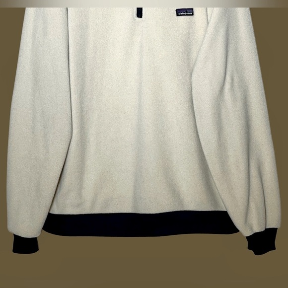 Patagonia 1/4 Zip Pullover Fleece Sweatshirt in Cream with Navy Trim, Size Large - Picture 6 of 13